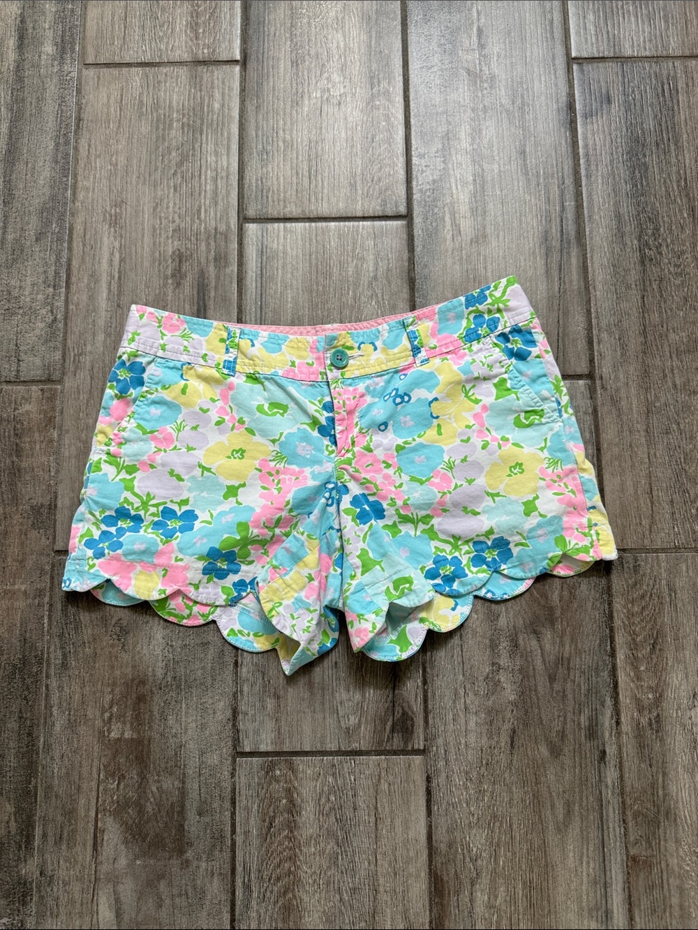 Lily Pulitzer Buttercup Floral Scallop Hem Shorts - Pastel Multi